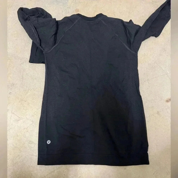 Lululemon top- small - Picture 3 of 3